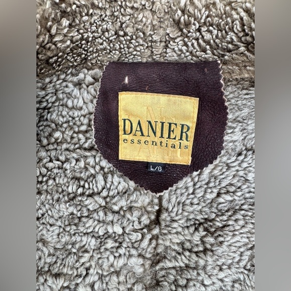 ✨ Vintage Danier Essentials Shearling Jacket ✨ - Picture 14 of 17